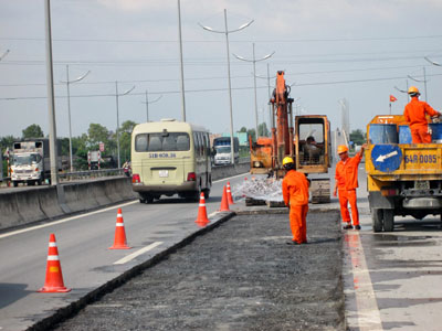 Xây dựng đường giao thông - Xây Dựng Vương Trần - Công Ty TNHH Xây Dựng Thương Mại Và Dịch Vụ Vương Trần